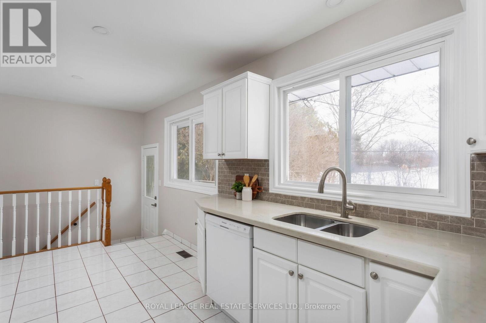 1181 Newton Road, Oakville, Ontario  L6H 2A1 - Photo 7 - W12185115