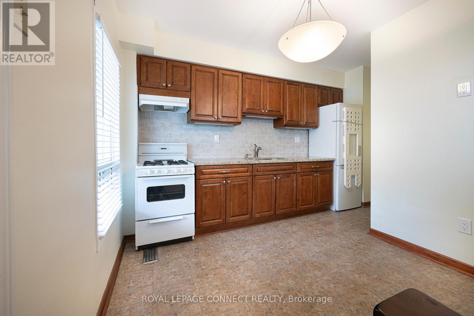 Main&b - 319 Concord Avenue, Toronto, Ontario  M6H 2P7 - Photo 11 - W12185132