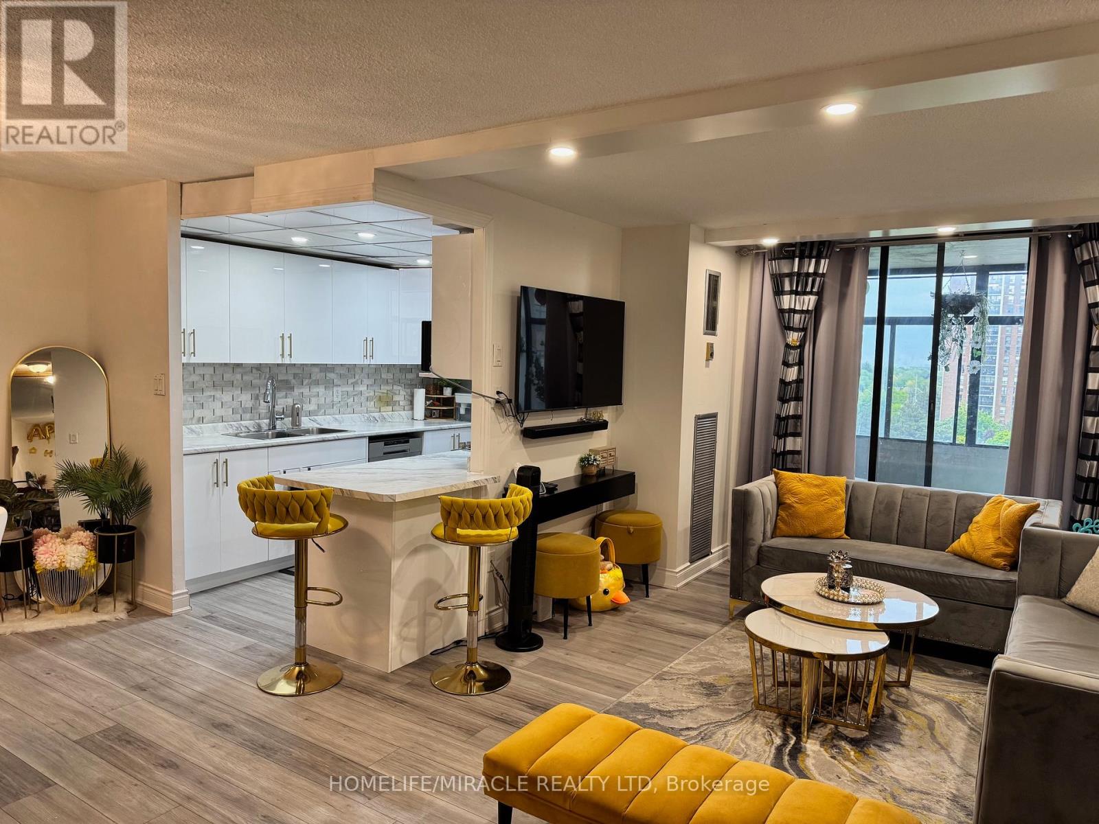 809 - 25 Kensington Road, Brampton, Ontario  L6T 3W8 - Photo 4 - W12185142