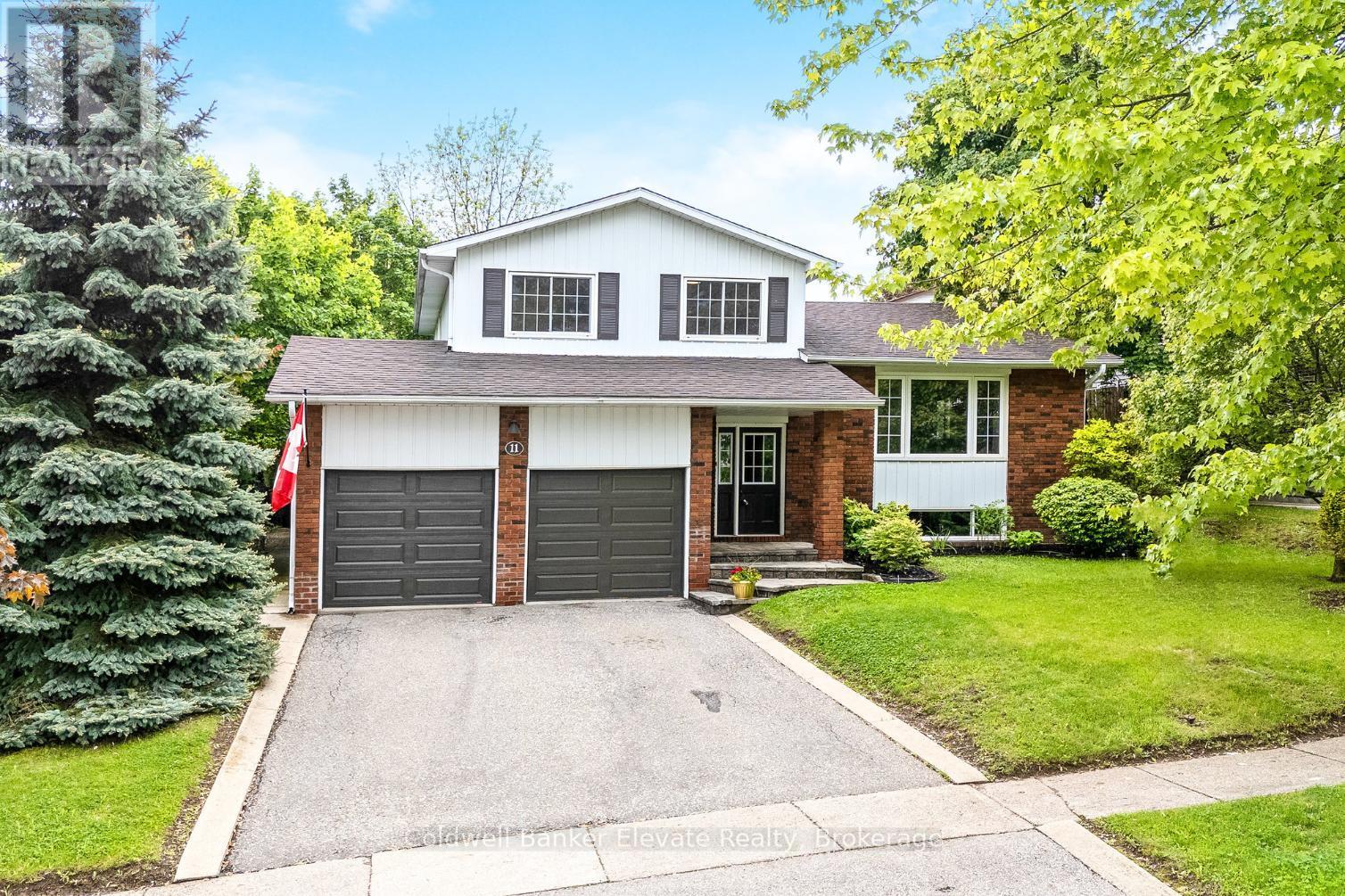 11 Hillside Drive, Halton Hills, Ontario  L7G 4W2 - Photo 1 - W12185187
