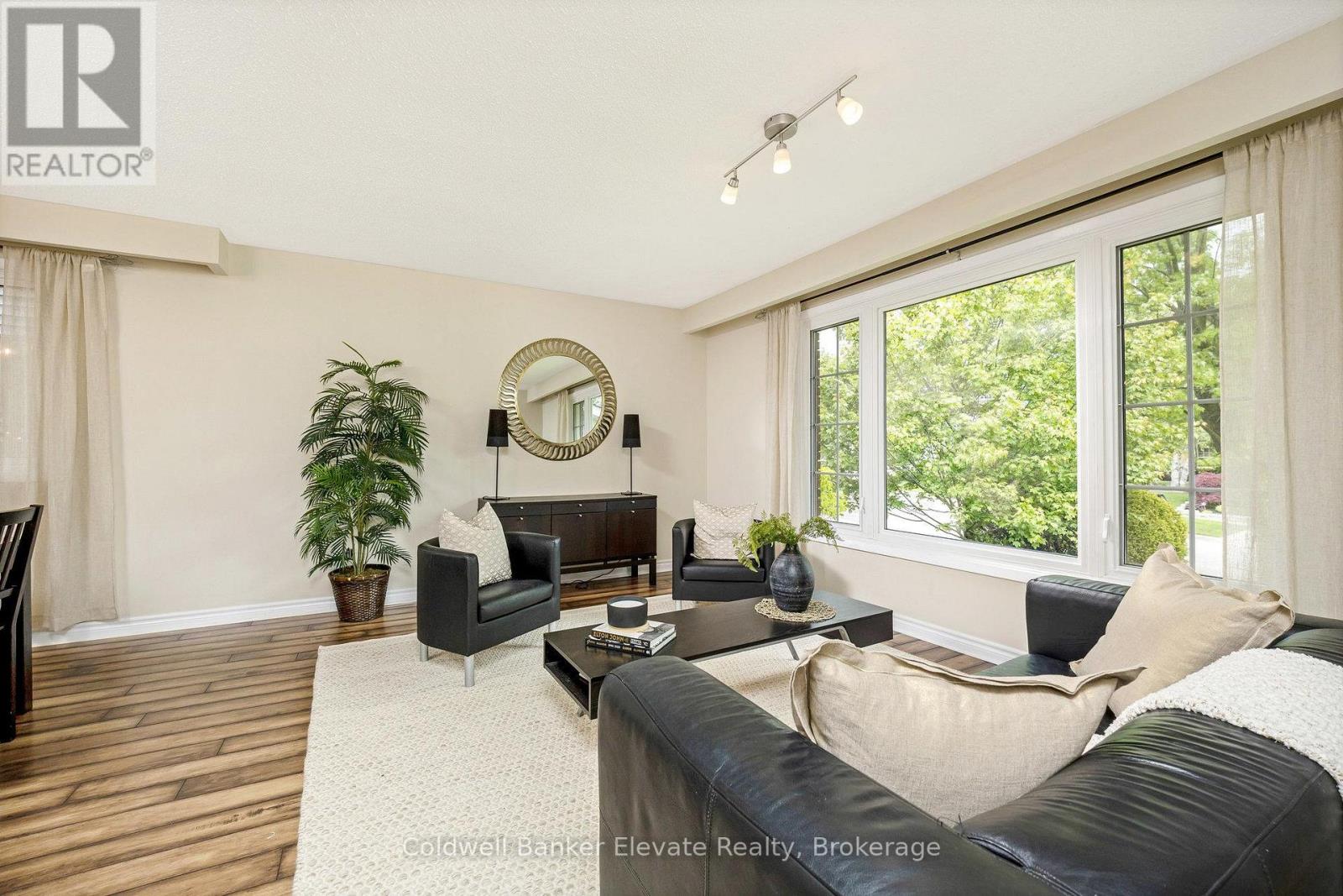 11 Hillside Drive, Halton Hills, Ontario  L7G 4W2 - Photo 10 - W12185187