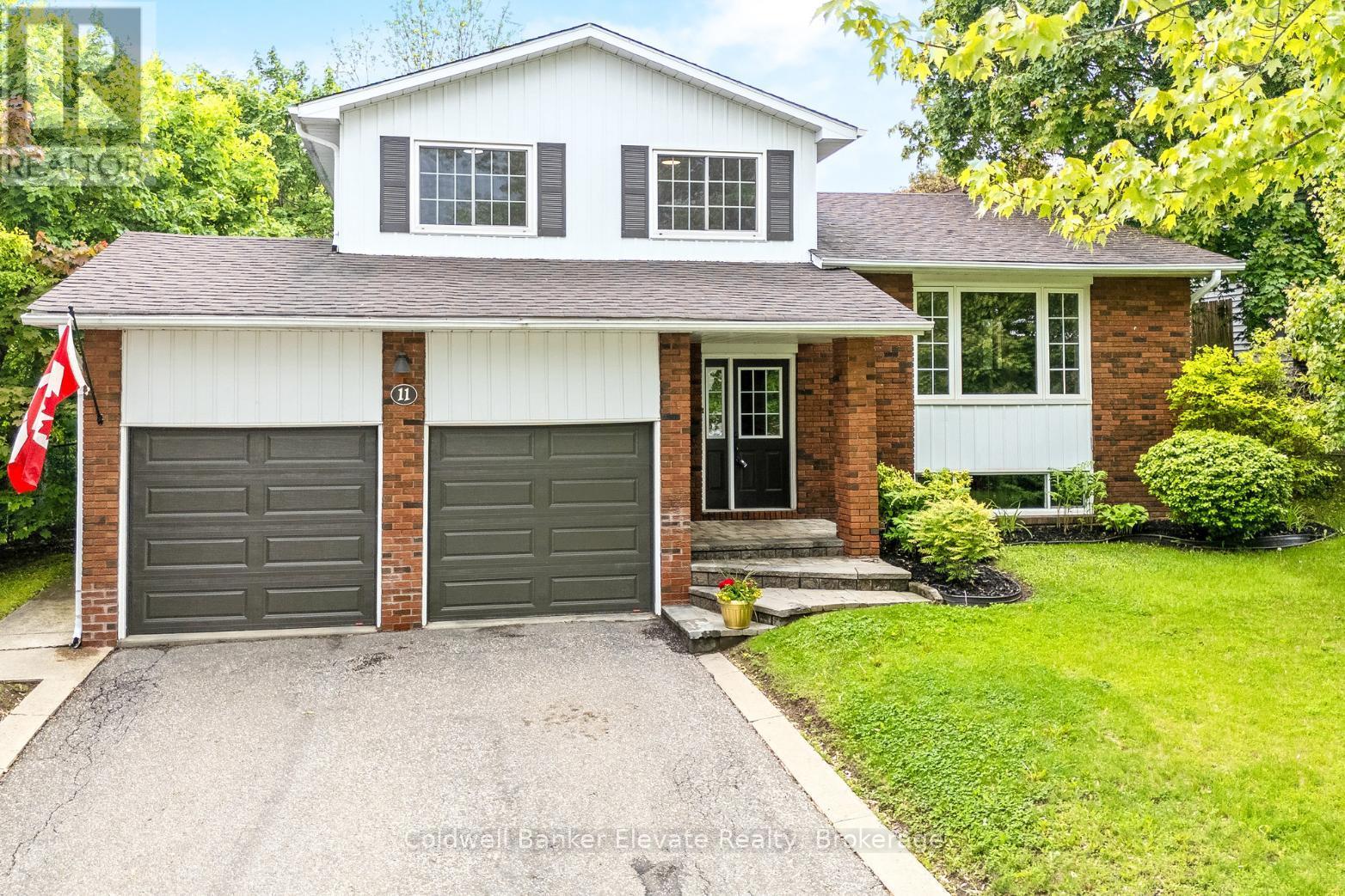 11 Hillside Drive, Halton Hills, Ontario  L7G 4W2 - Photo 3 - W12185187