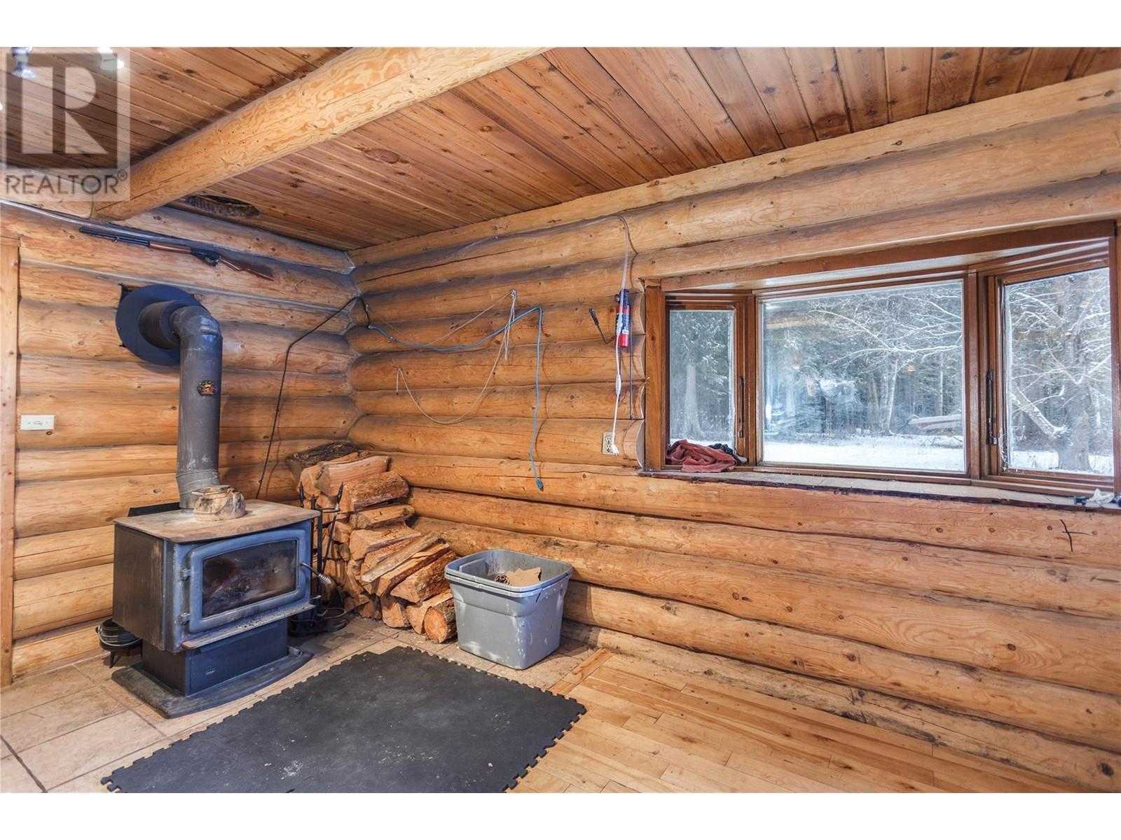 692 North Fork Road, Cherryville, British Columbia  V0E 2G3 - Photo 11 - 10333258