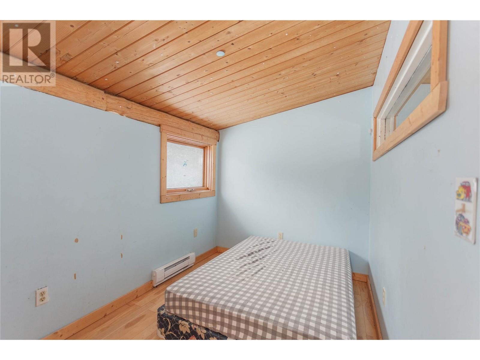692 North Fork Road, Cherryville, British Columbia  V0E 2G3 - Photo 17 - 10333258