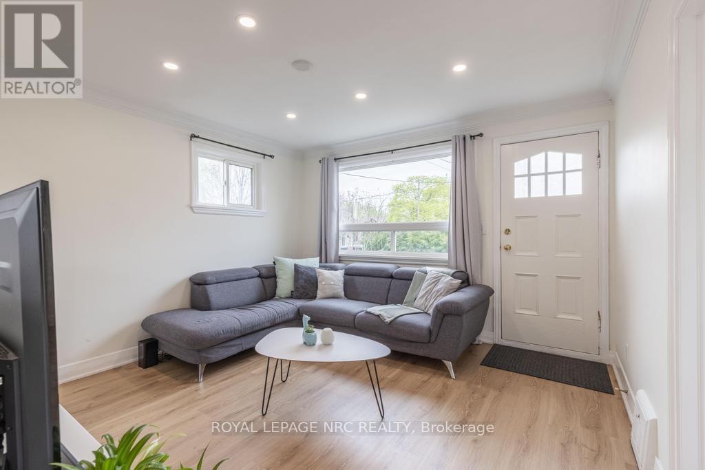 29 Hillview Road N, St. Catharines, Ontario  L2S 1S1 - Photo 4 - X12185161