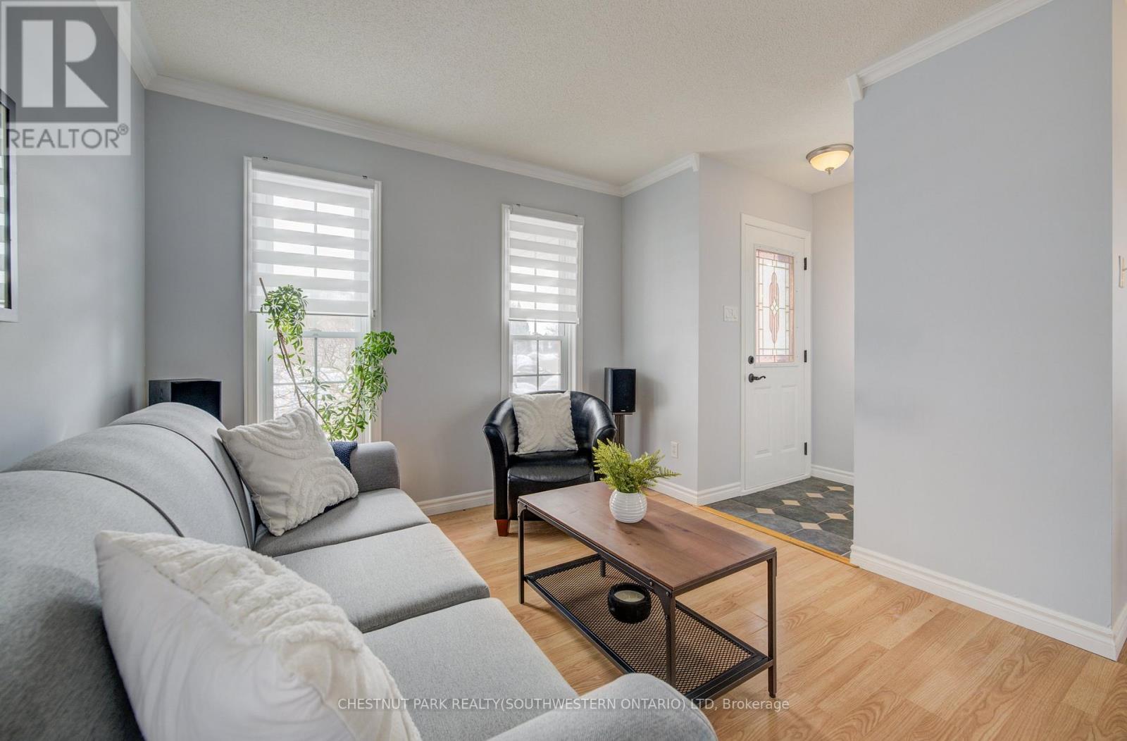 88 Milfoil Crescent, Kitchener, Ontario  N2E 3L3 - Photo 4 - X12185181