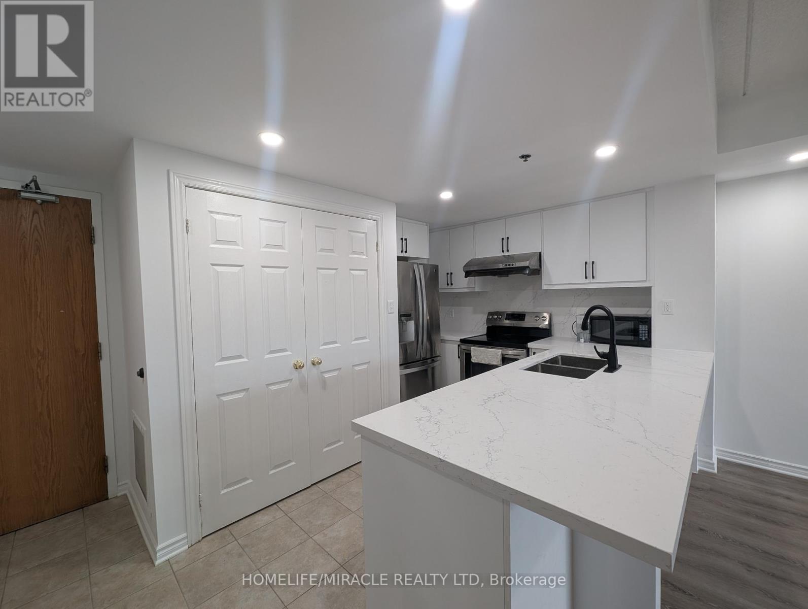 317 - 7428 Markham Road, Markham (Middlefield), Ontario  L3S 4V6 - Photo 2 - N12184403
