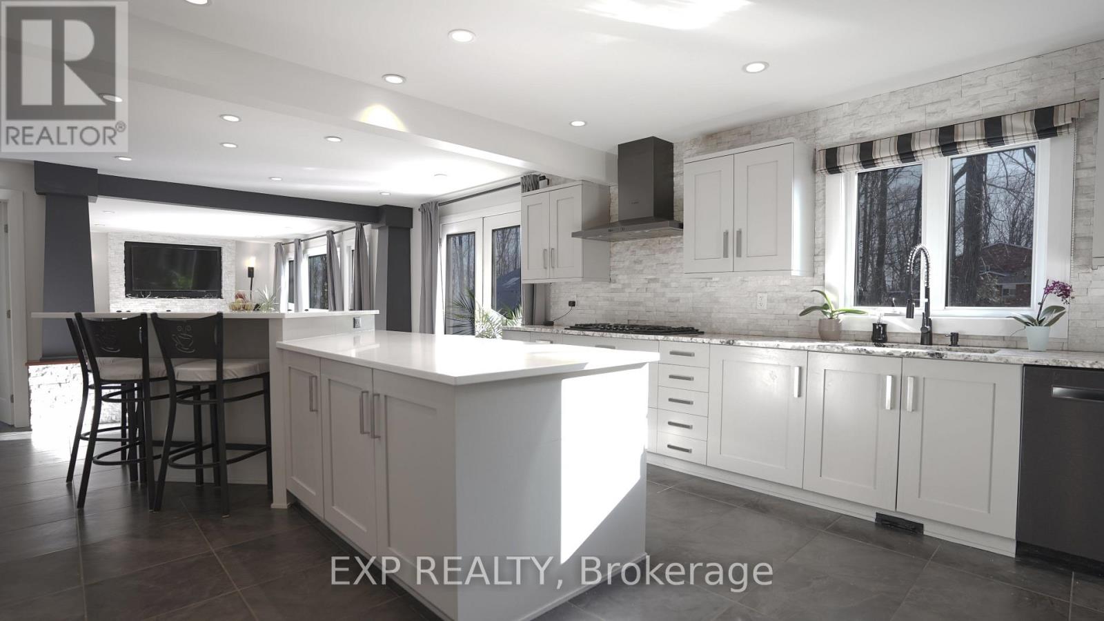 17 Chesswood Court, Ottawa, Ontario  K2E 7E3 - Photo 11 - X12139792