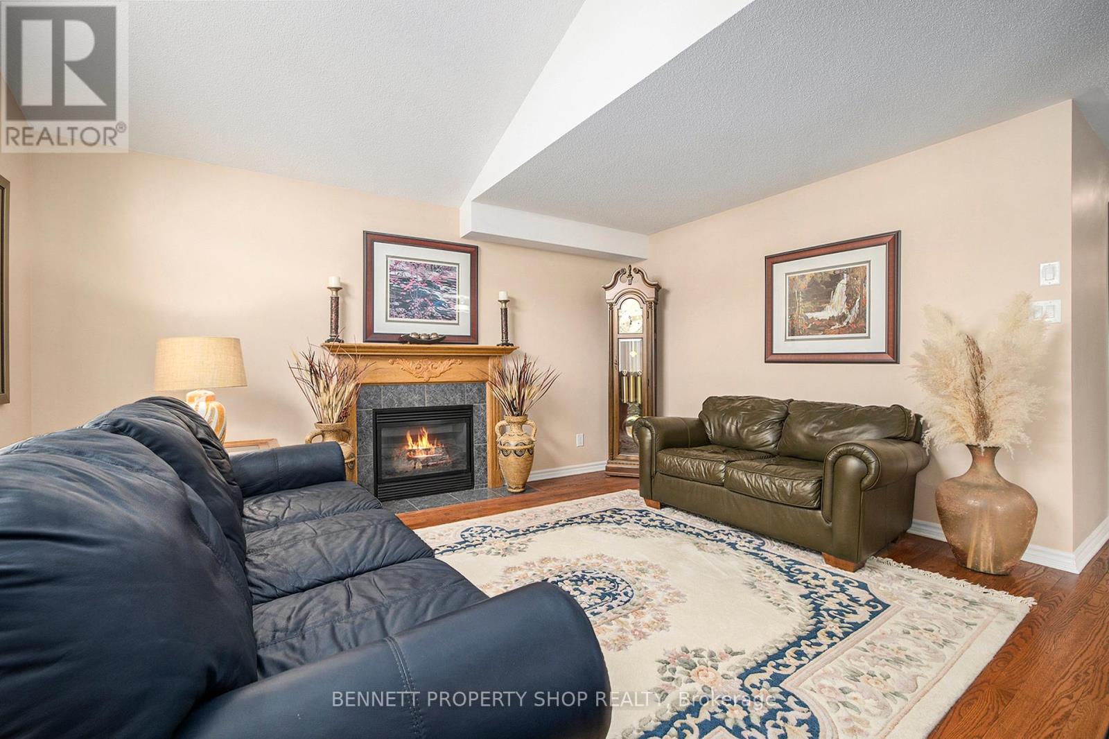 176 Macara Crescent, Ottawa, Ontario  K2K 0C9 - Photo 11 - X12151605