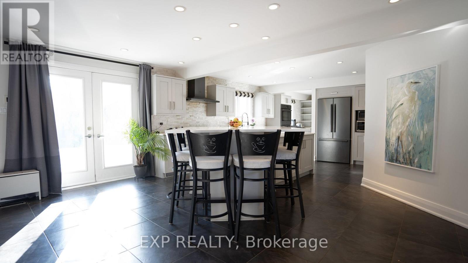 17 Chesswood Court, Ottawa, Ontario  K2E 7E3 - Photo 9 - X12139792