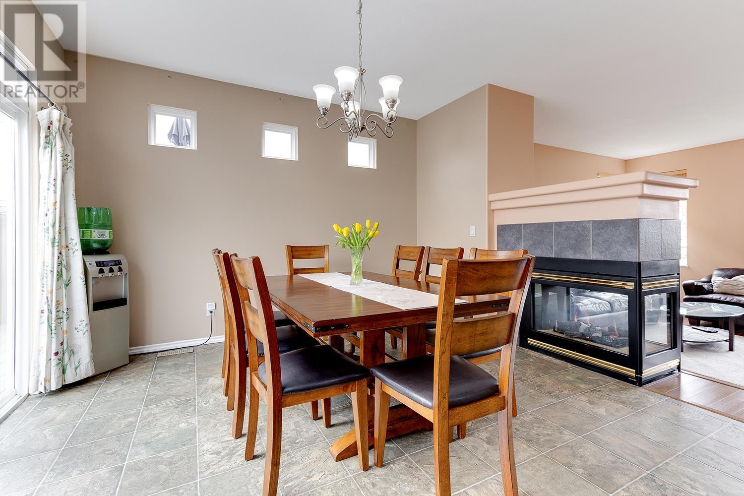 1077 Riverside Drive, Port Coquitlam, British Columbia  V3B 8A7 - Photo 8 - R3009218