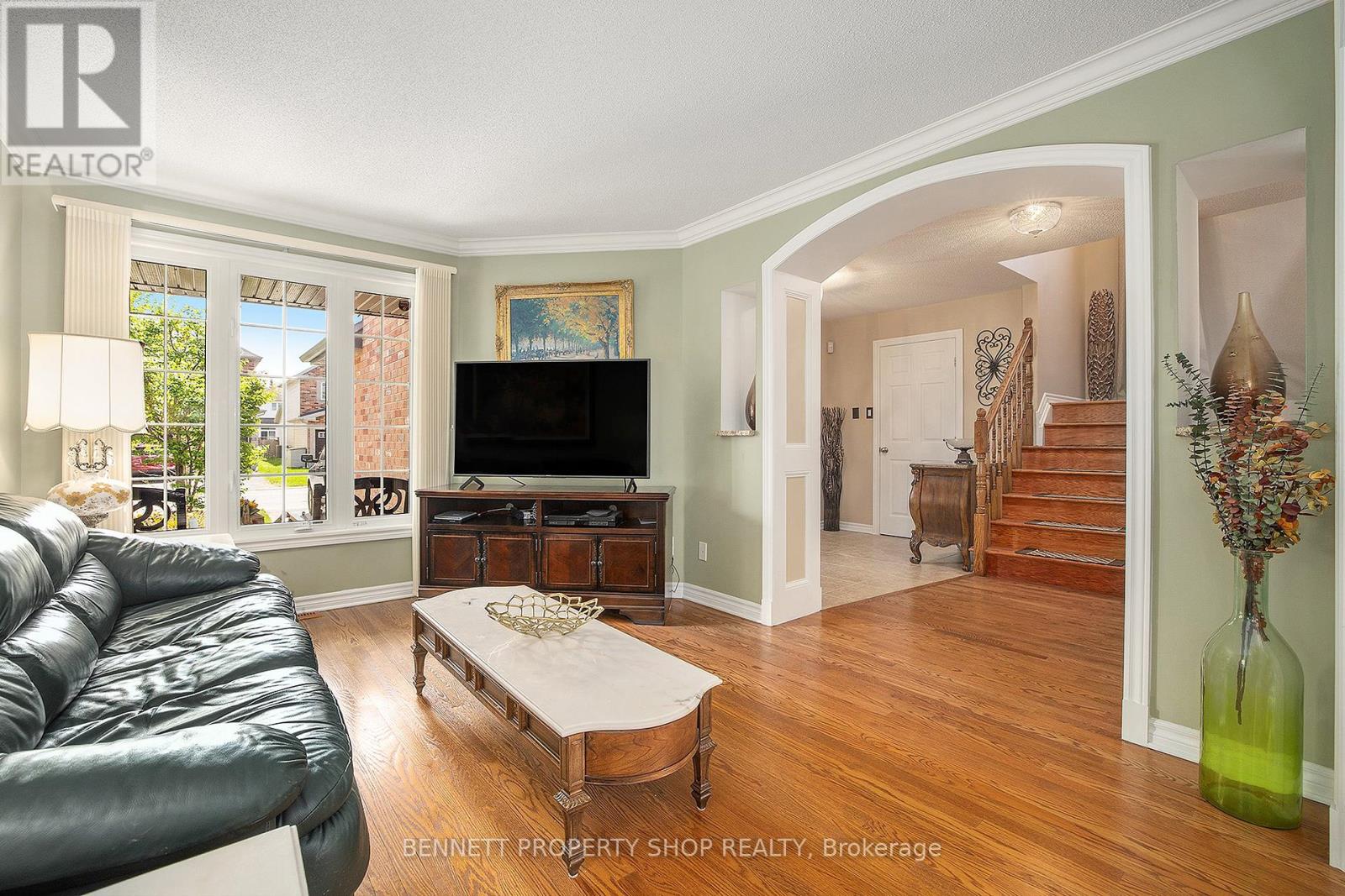 Property at 176 MACARA CRESCENT image 5