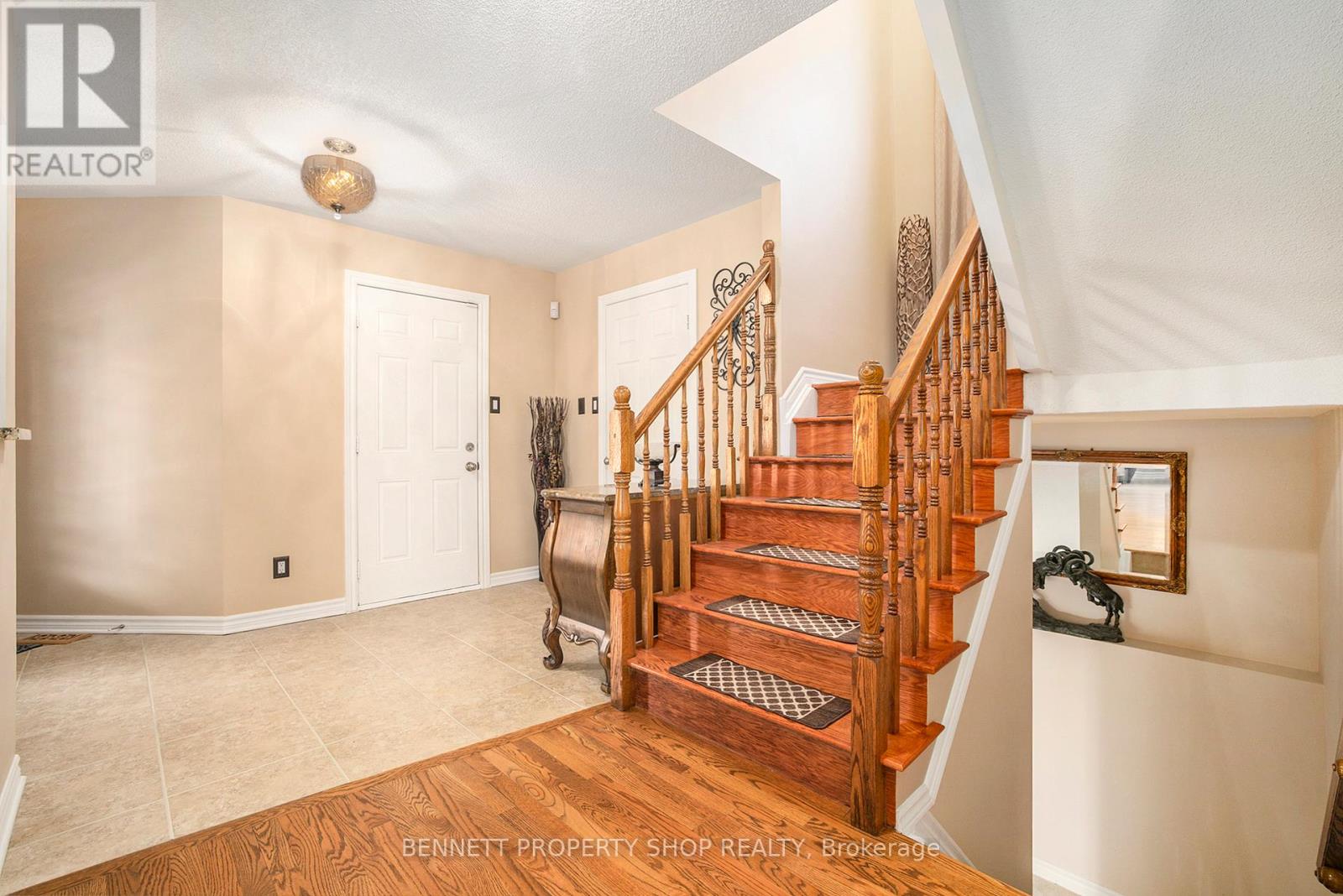 Property at 176 MACARA CRESCENT image 3