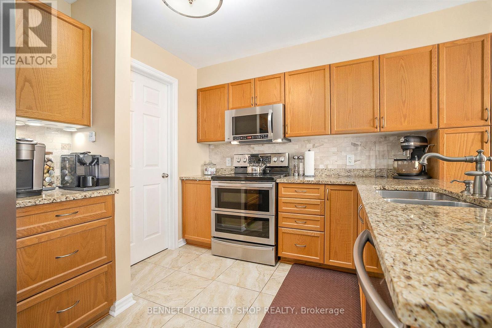 176 Macara Crescent, Ottawa, Ontario  K2K 0C9 - Photo 7 - X12151605