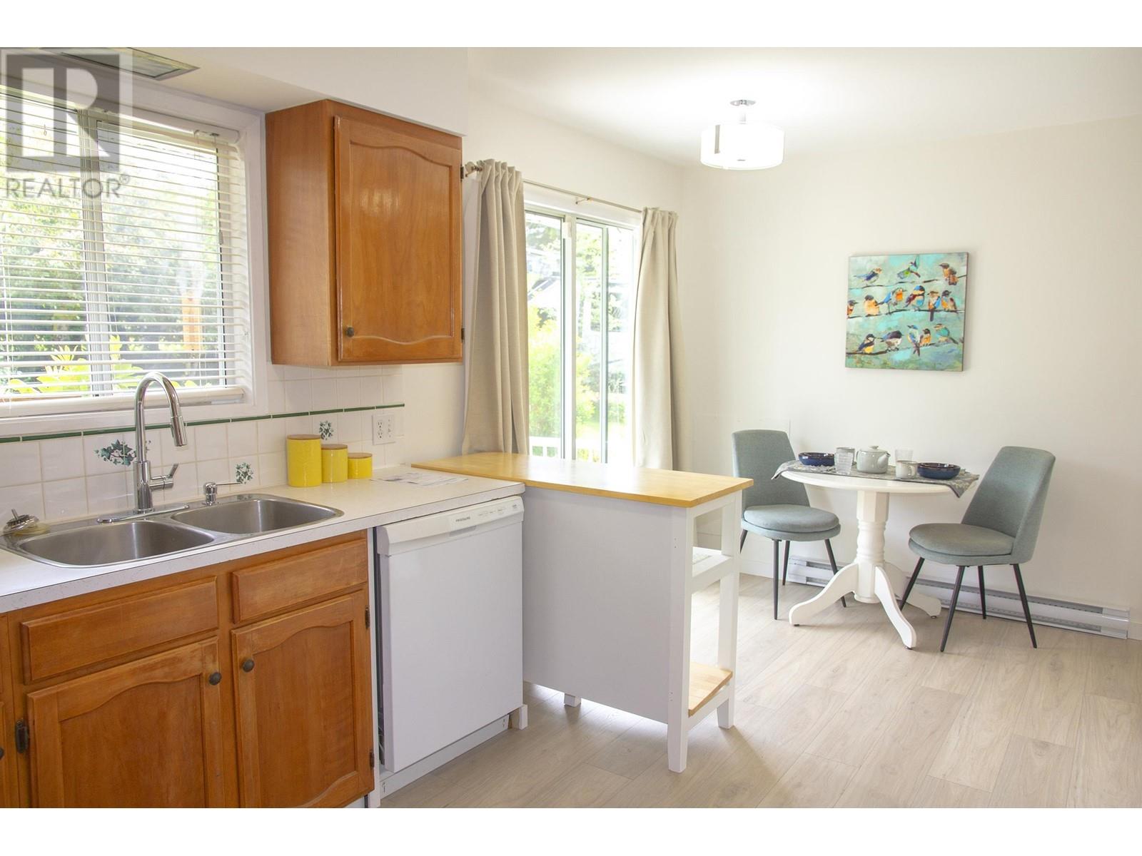4781 Laurel Avenue, Sechelt, British Columbia  V7Z 0B4 - Photo 10 - R2990835