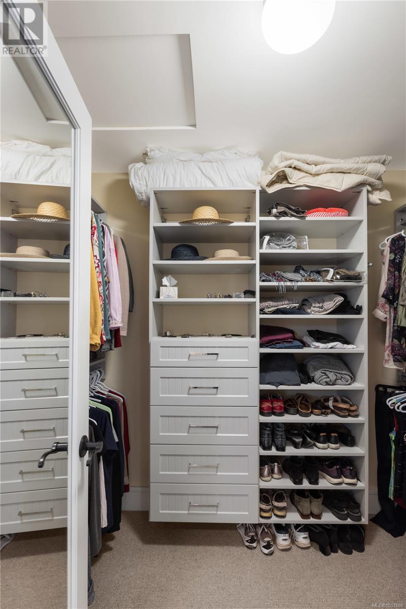 8401 Lochside Dr, Central Saanich, British Columbia  V8M 1T9 - Photo 34 - 1001686