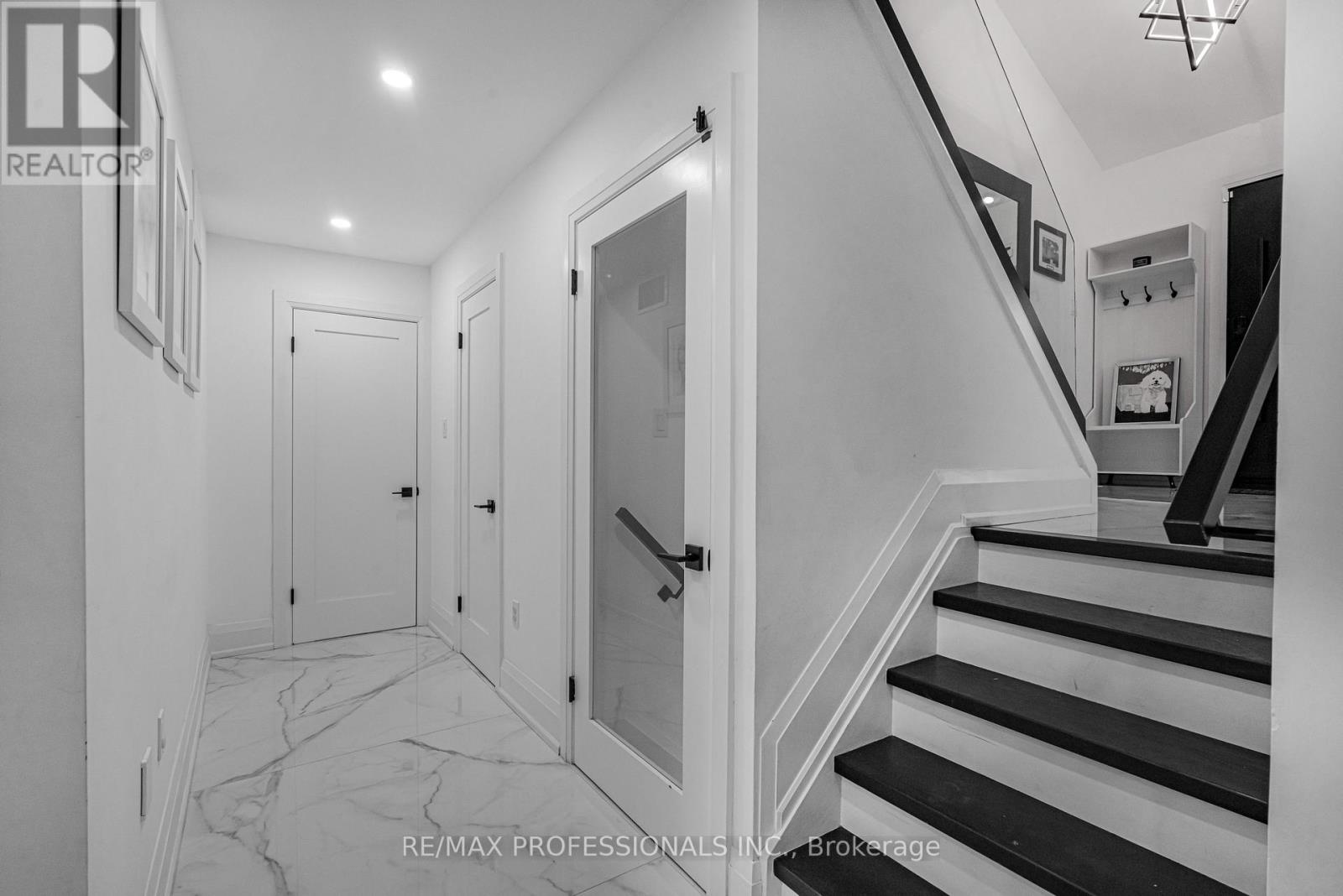 103 Elmbrook Crescent, Toronto, Ontario  M9C 5C8 - Photo 14 - W12184012