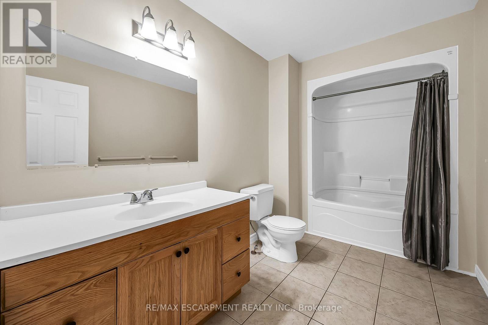 27a Walnut Street, St. Catharines, Ontario  L2T 1H6 - Photo 21 - X12183070