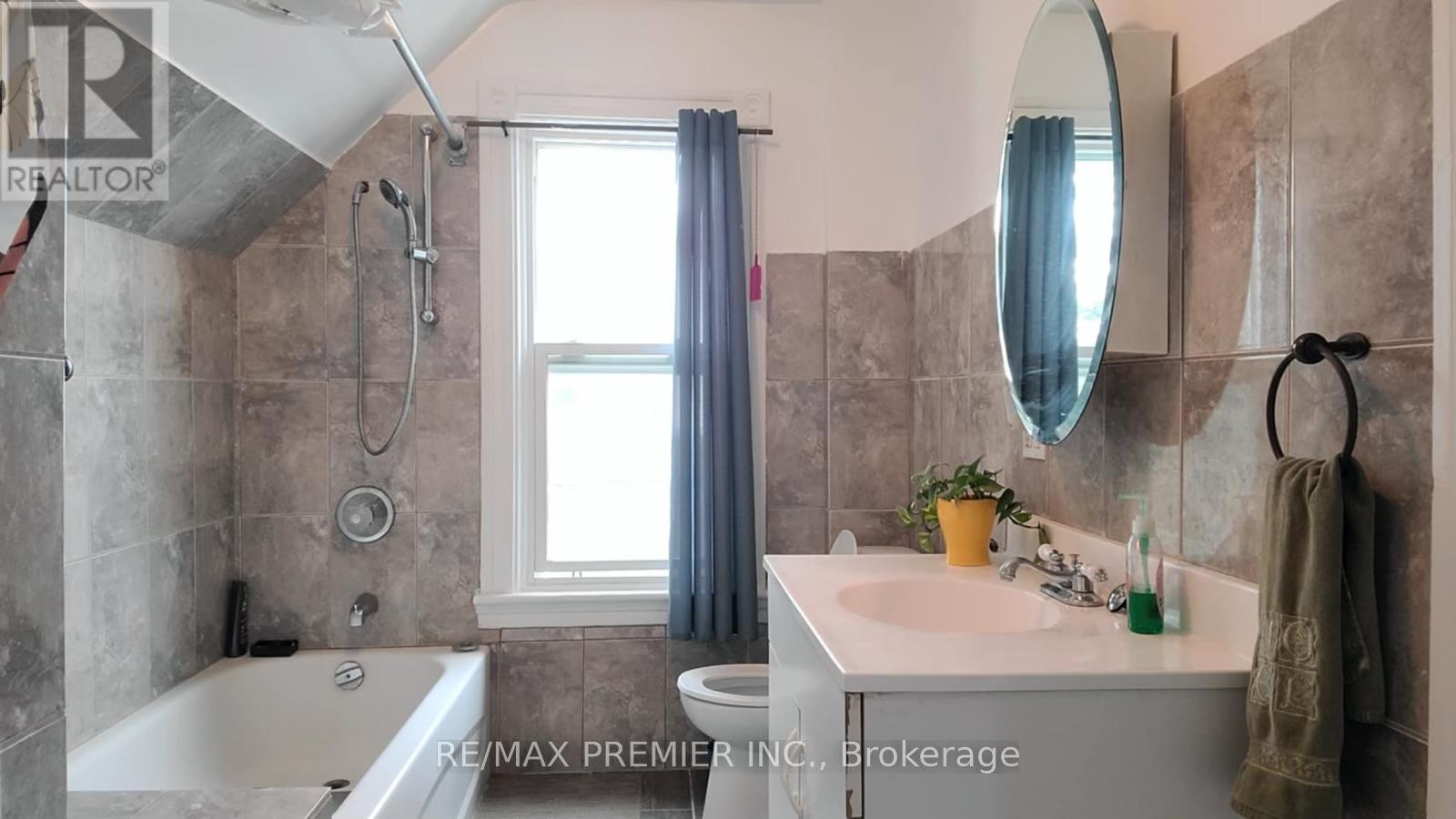 4752 Crawford Place, Niagara Falls (Downtown), Ontario  L2E 1Z2 - Photo 9 - X12184919