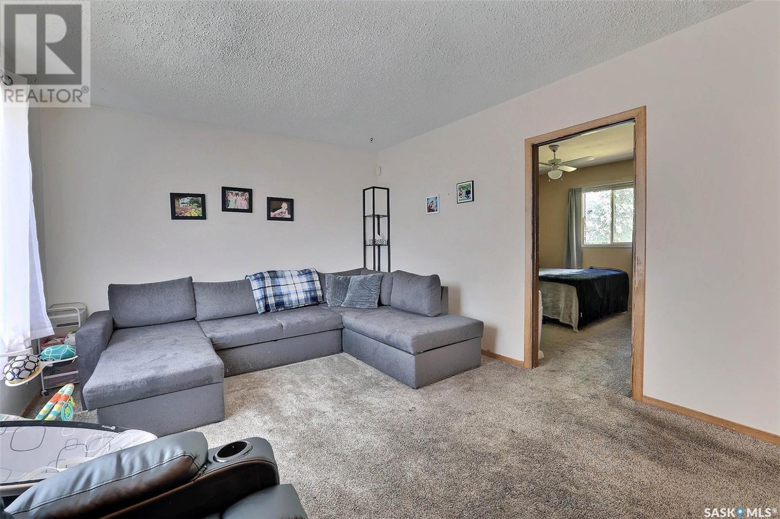 1825 Lacon Street, Regina, Saskatchewan  S4N 1Z9 - Photo 4 - SK007695