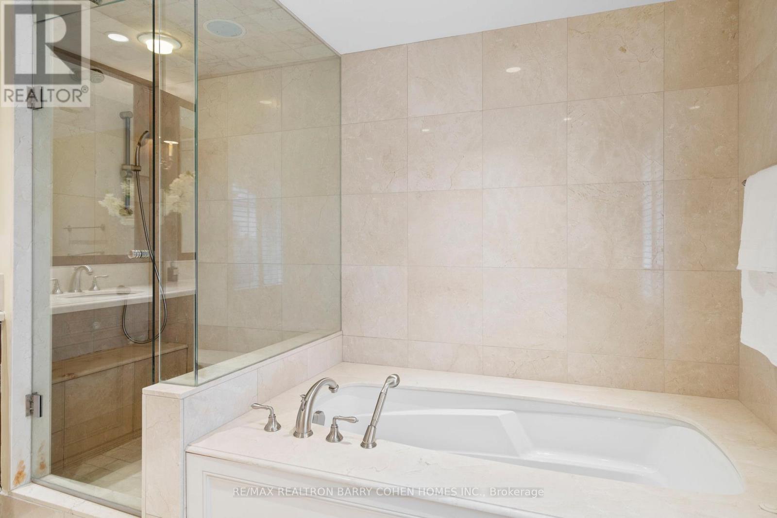 7 Valleyanna Drive, Toronto, Ontario  M4N 1J7 - Photo 21 - C12185272
