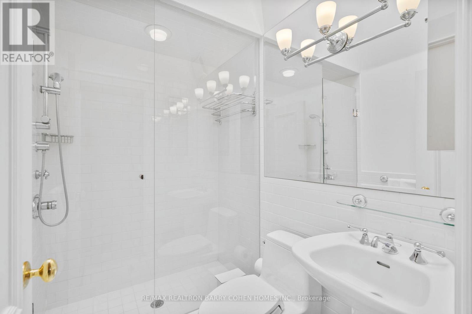 7 Valleyanna Drive, Toronto, Ontario  M4N 1J7 - Photo 25 - C12185272
