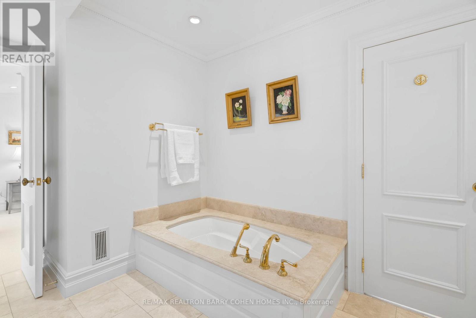 7 Valleyanna Drive, Toronto, Ontario  M4N 1J7 - Photo 29 - C12185272