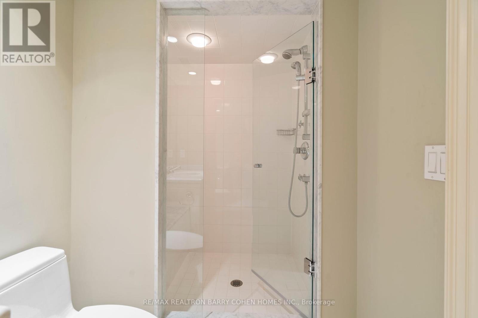 7 Valleyanna Drive, Toronto, Ontario  M4N 1J7 - Photo 33 - C12185272