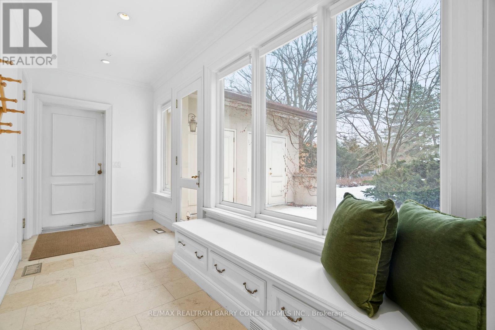 7 Valleyanna Drive, Toronto, Ontario  M4N 1J7 - Photo 9 - C12185272