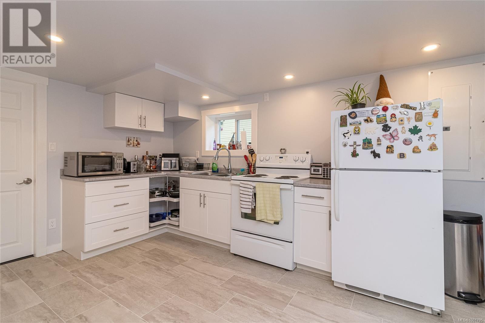 3364 Cook St, Saanich, British Columbia  V8X 1A8 - Photo 32 - 1001795