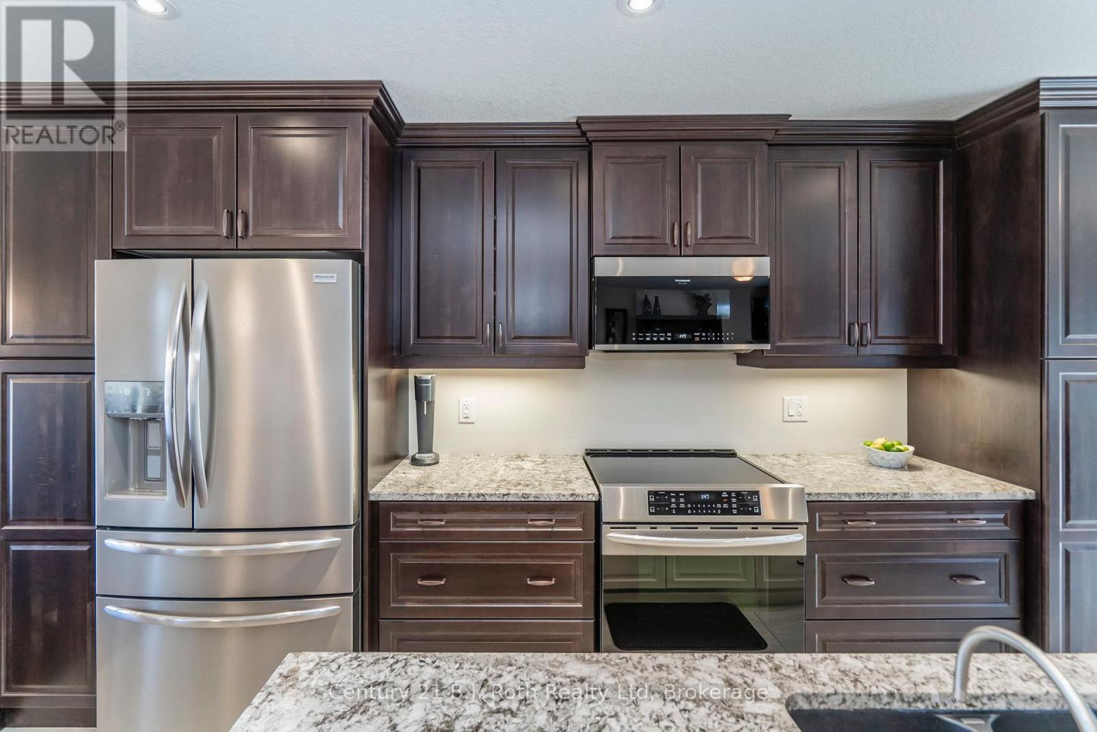 21 Ralph Dalton Boulevard, Tay, Ontario  L0K 2A0 - Photo 8 - S12102932