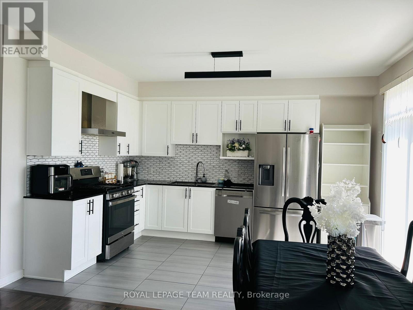 3040 Travertine Way, Ottawa, Ontario  K2J 6W9 - Photo 8 - X12185292
