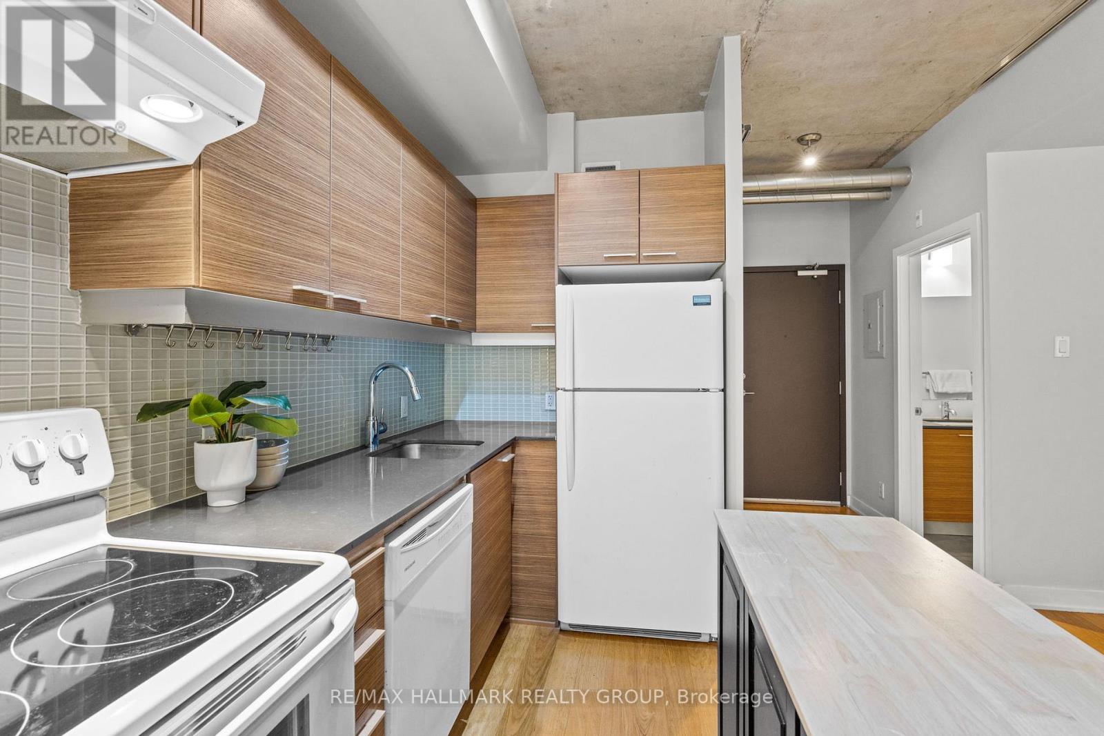604 - 354 Gladstone Avenue, Ottawa, Ontario  K2P 0R4 - Photo 10 - X12185445