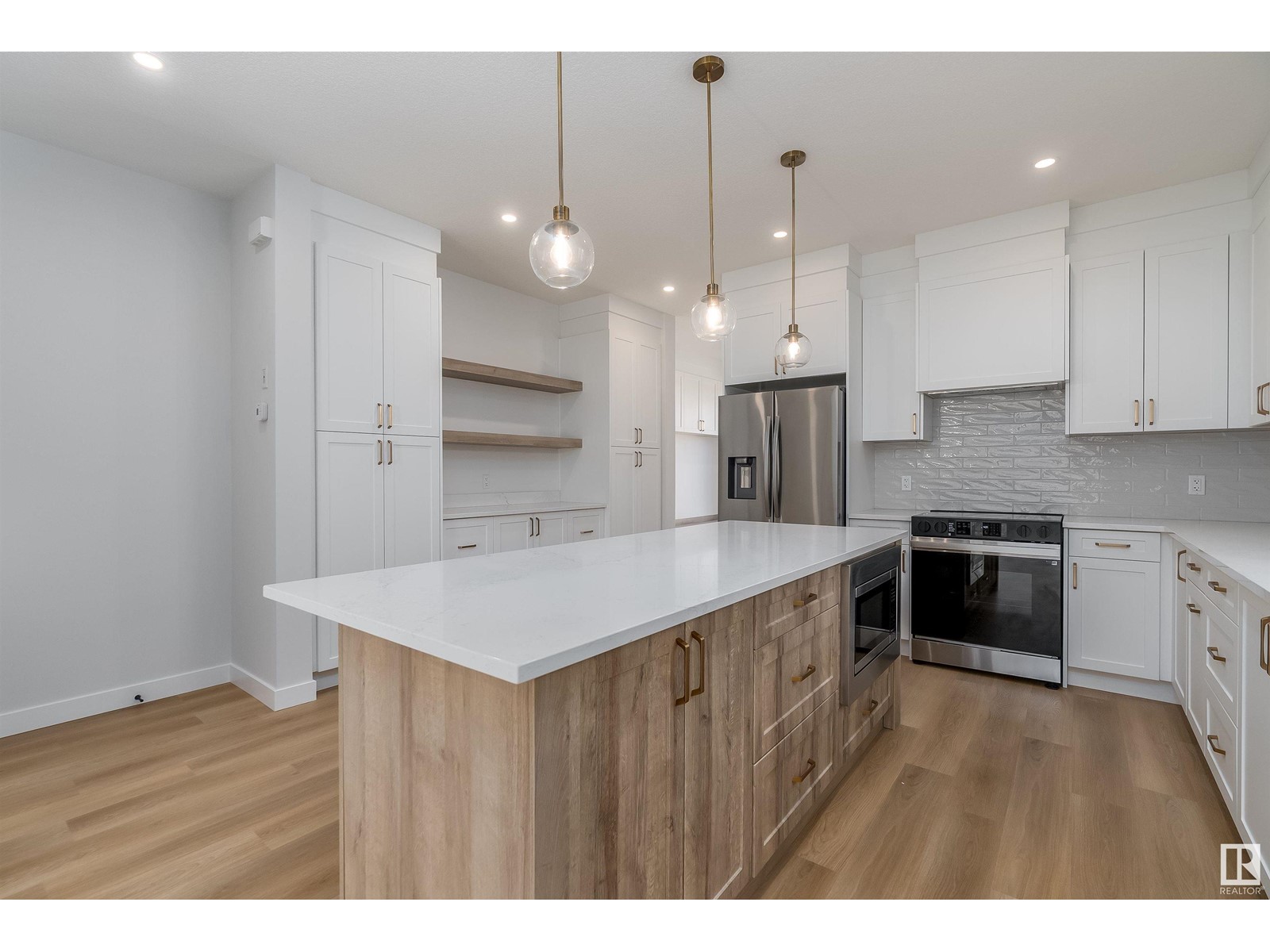 Property at 9540 148 ST NW image 4
