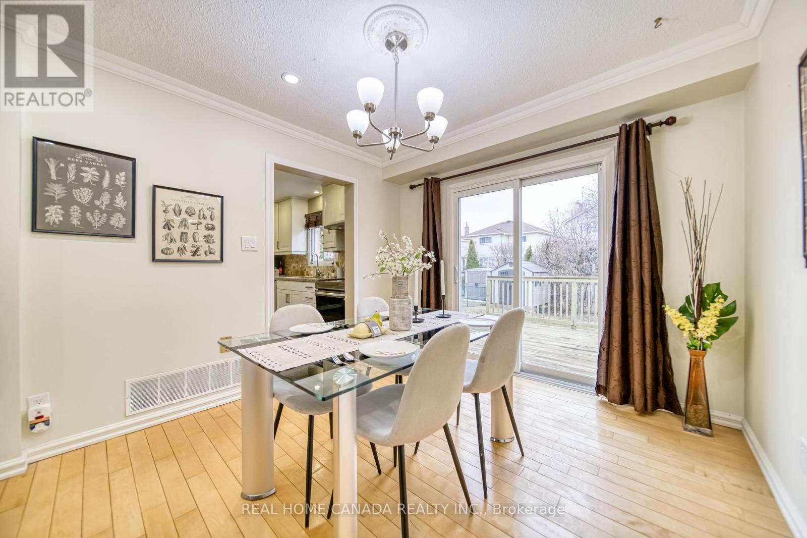 6051 Fullerton Crescent, Mississauga, Ontario  L5N 3A3 - Photo 9 - W12185263