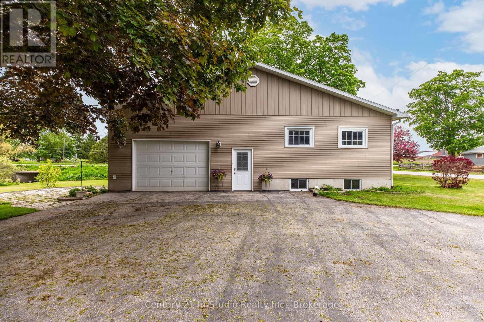 85695 St. Helens Line, Ashfield-Colborne-Wawanosh, Ontario N0G 2H0 - Photo 6 - X12185363