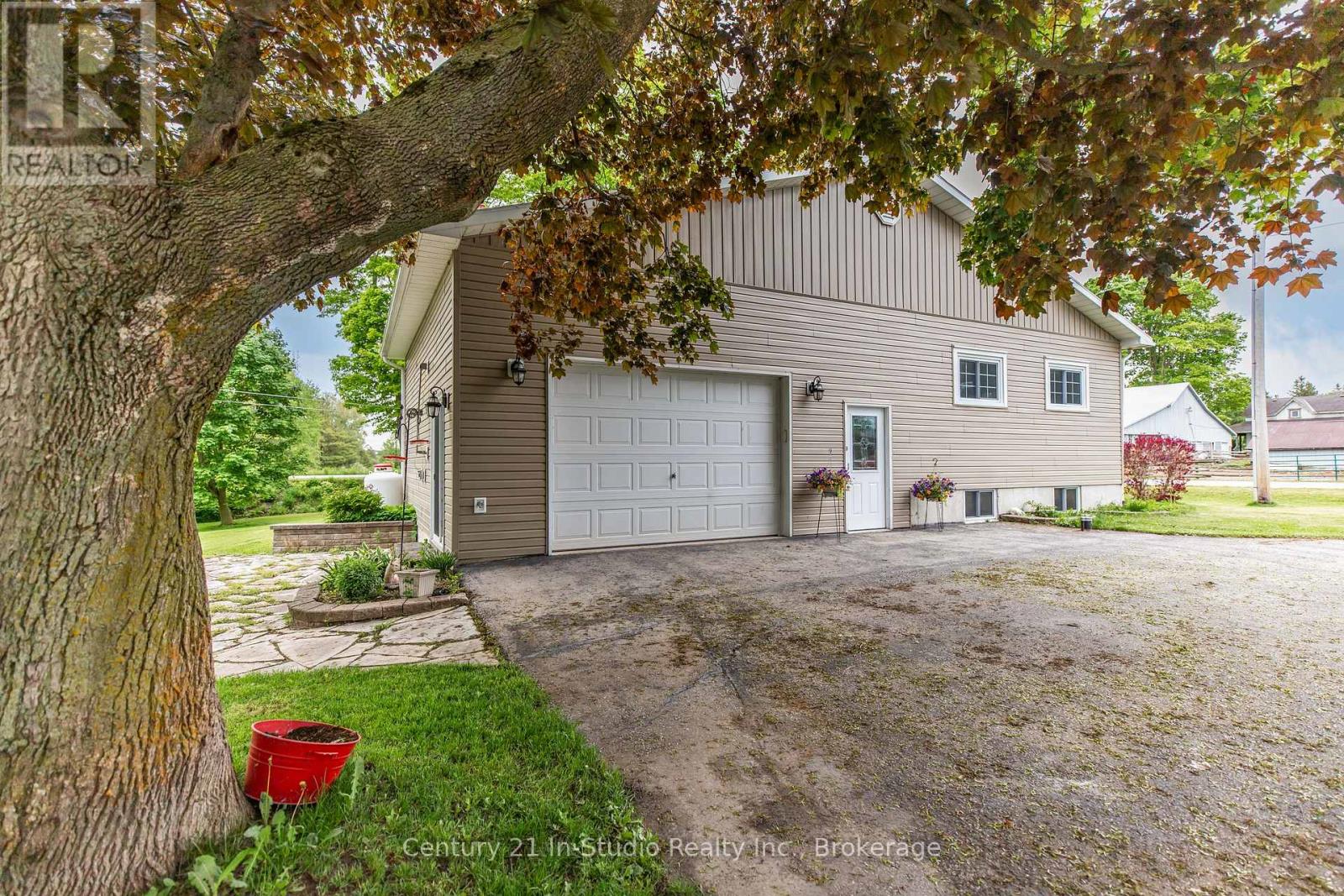 85695 St. Helens Line, Ashfield-Colborne-Wawanosh, Ontario N0G 2H0 - Photo 7 - X12185363