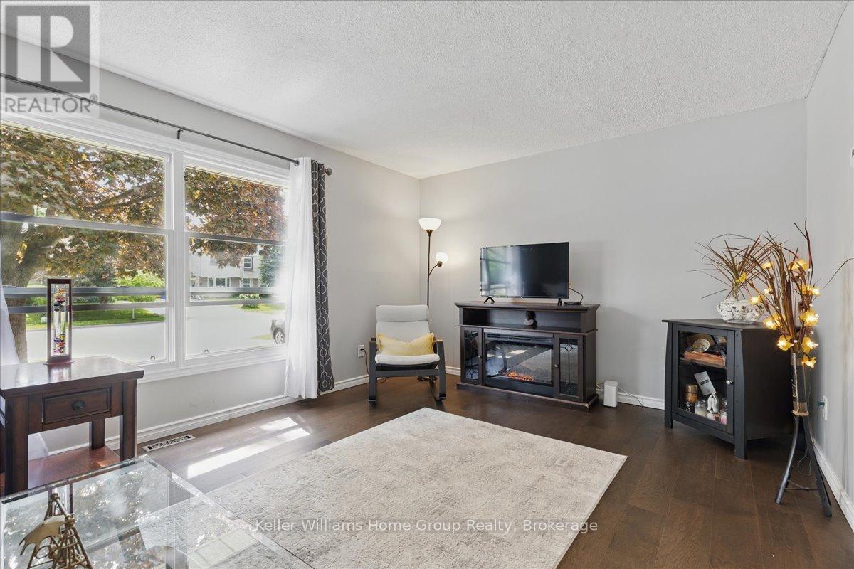 72 Brantwood Park Drive, Brantford, Ontario  N3P 1G2 - Photo 6 - X12185378