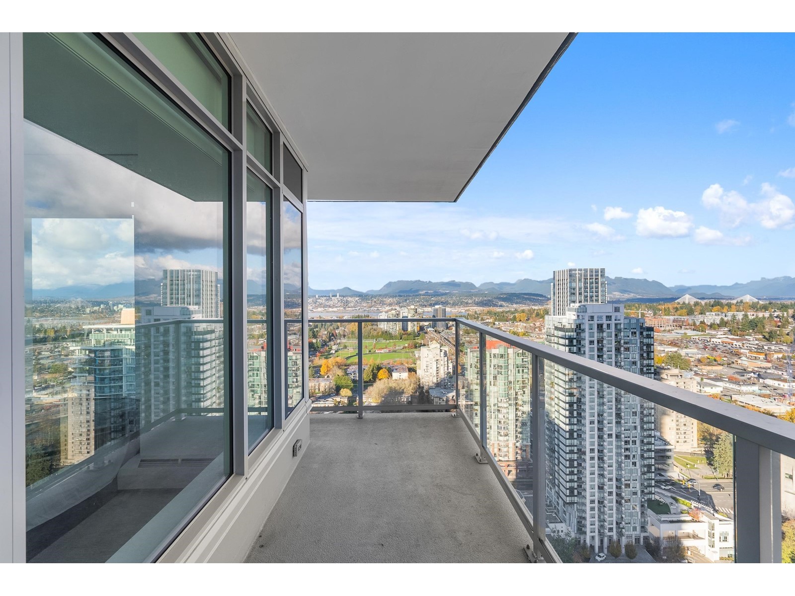 3105 13350 Central Avenue, Surrey, British Columbia  V3T 0S1 - Photo 4 - R3009274