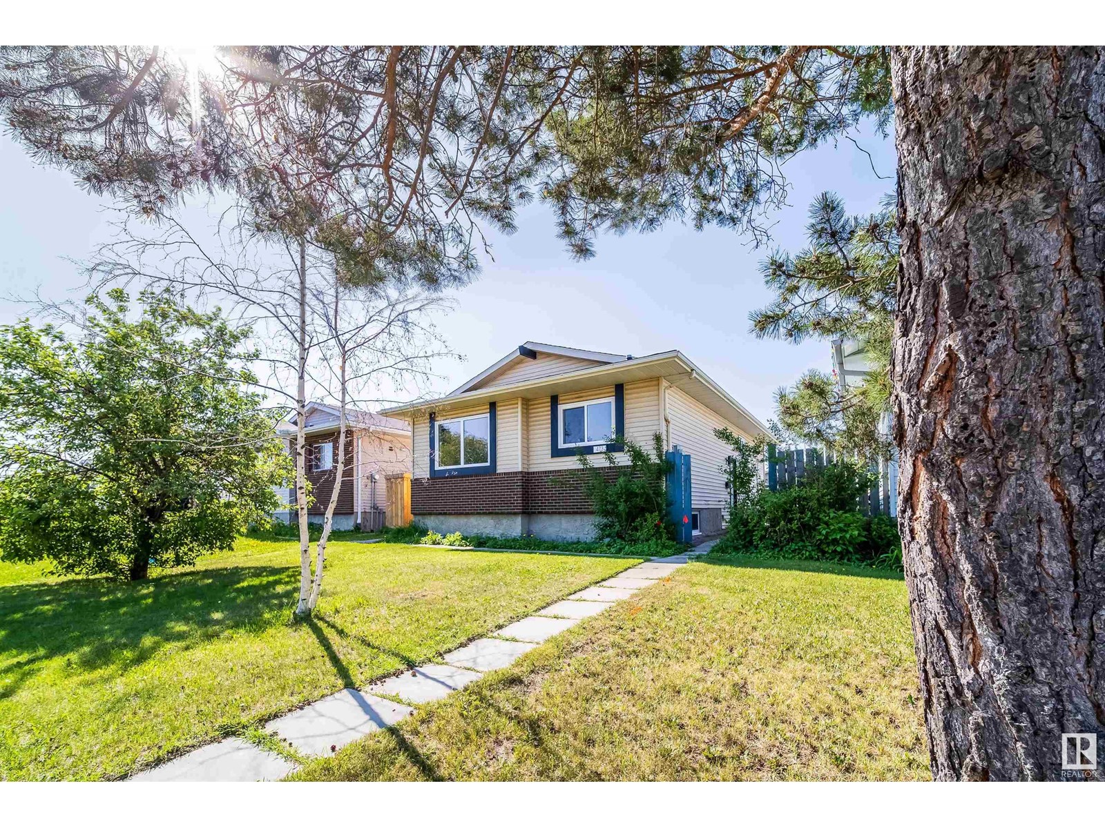 473 Kirkness Rd Nw, Edmonton, Alberta  T5Y 2J1 - Photo 2 - E4439508