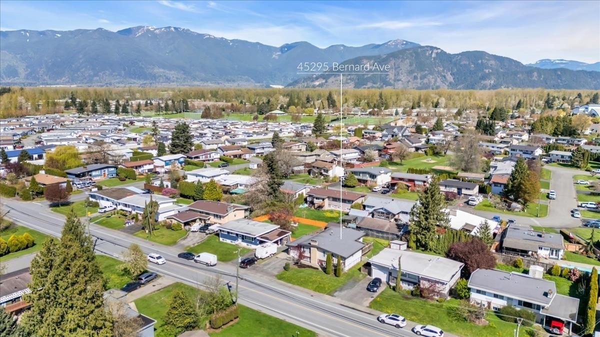45295 Bernard Avenue, Chilliwack Proper West, Chilliwack, British Columbia  V2P 1H3 - Photo 2 - R3009224