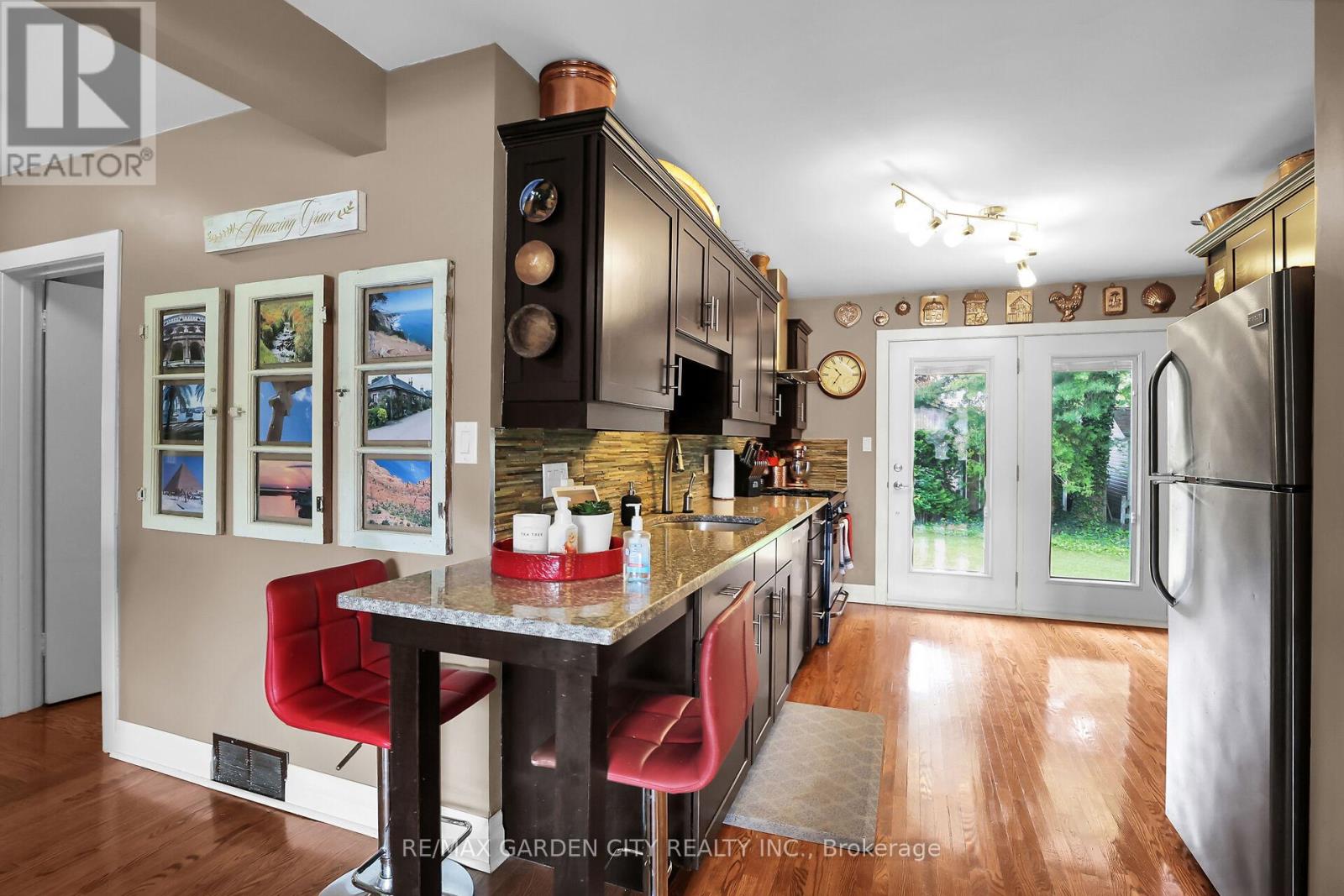 17 Sunnyside Drive, St. Catharines, Ontario  L2M 1Z9 - Photo 8 - X12185227