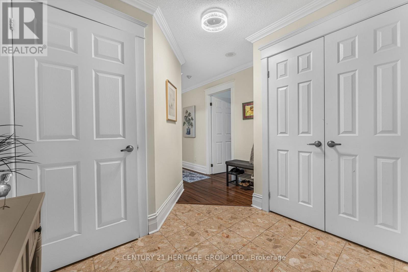 102 - 67 Caroline Street S, Hamilton, Ontario  L8P 3K6 - Photo 4 - X12185273