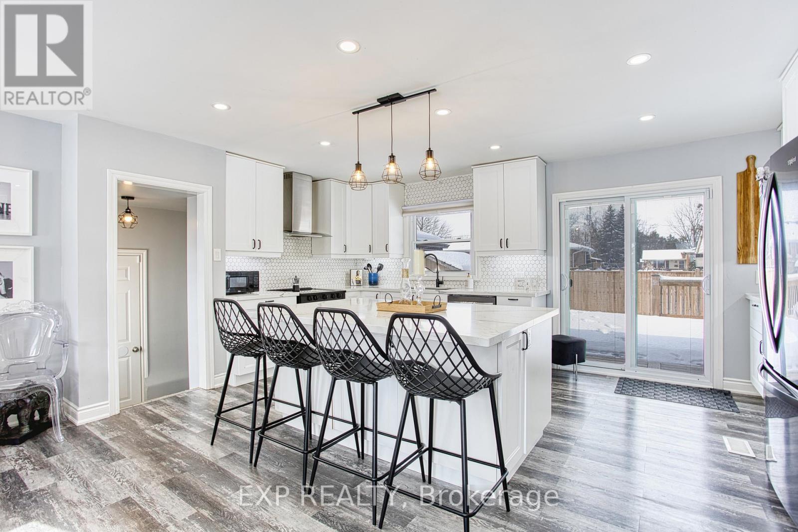 4382 Central Avenue, Lincoln (Beamsville), Ontario  L0R 1B6 - Photo 6 - X12185281