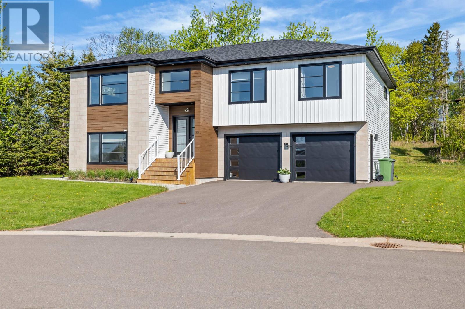 33 Beacon Hill Drive, Stratford, Prince Edward Island  C1B 1M2 - Photo 1 - 202512929