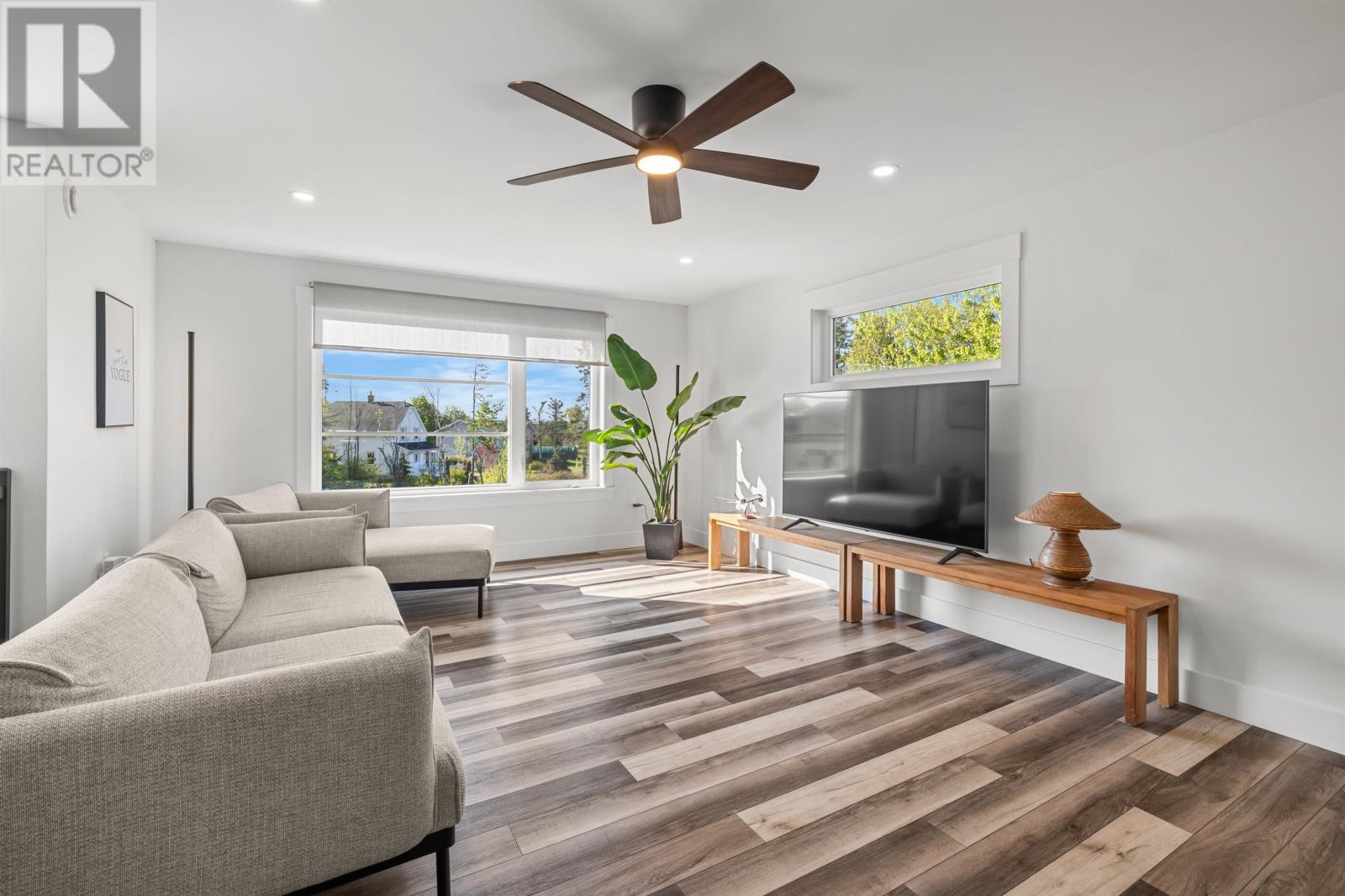 Property at 33 Beacon Hill Drive image 4