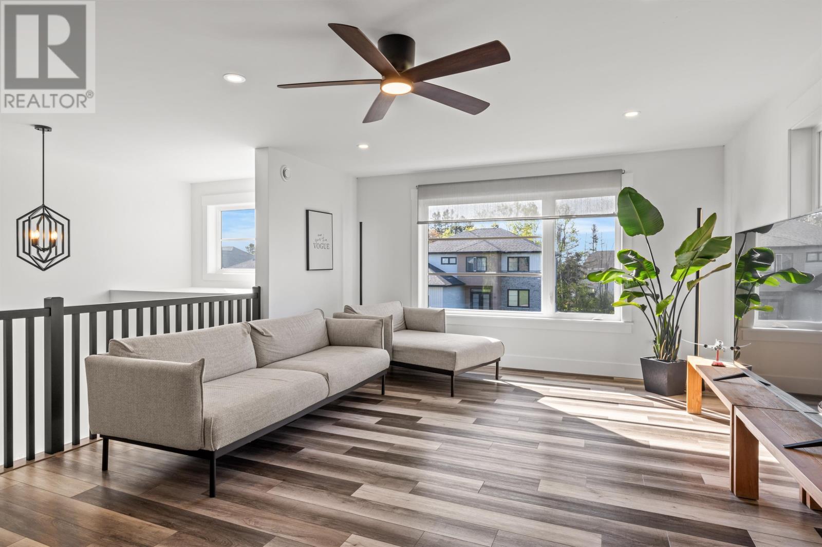 Property at 33 Beacon Hill Drive image 5