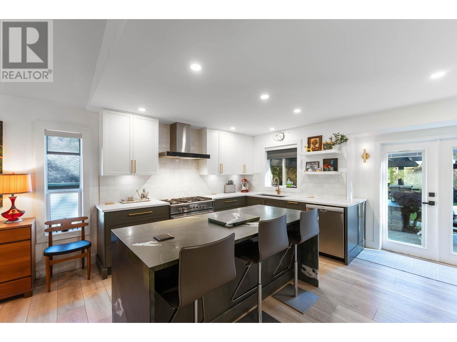 2492 Shannon View Drive, West Kelowna, BC V4T2T3