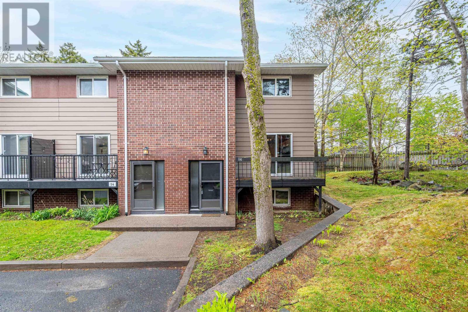 Property at 16 Stoneybrook Court image 1