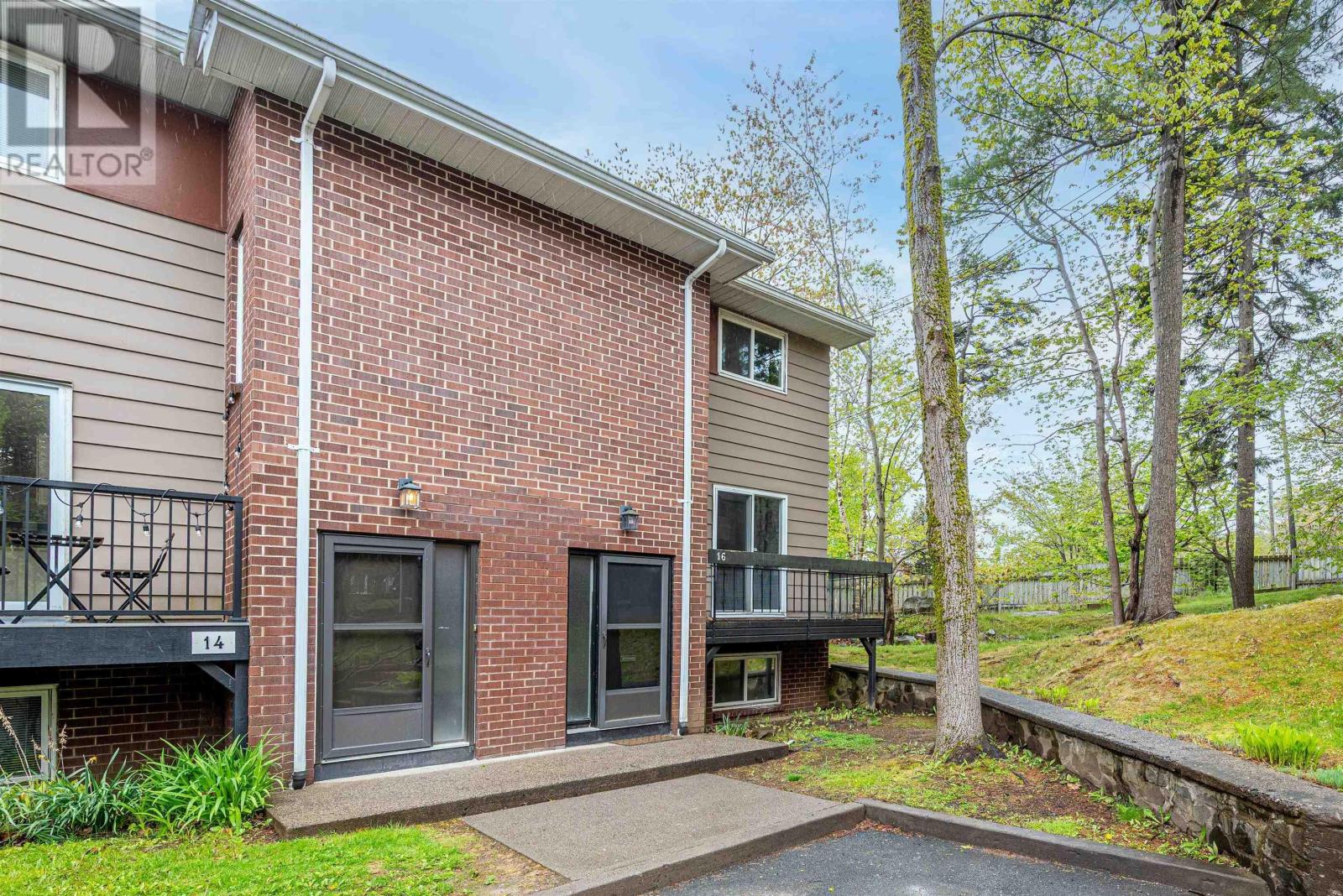 Property at 16 Stoneybrook Court image 3